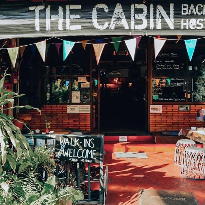 The Cabin Backpackers Hostel & Bar Чиангмай Экстерьер фото